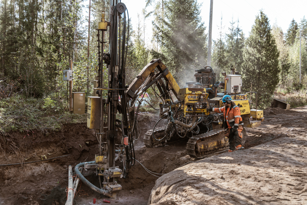 Maa-aineksen louhinta